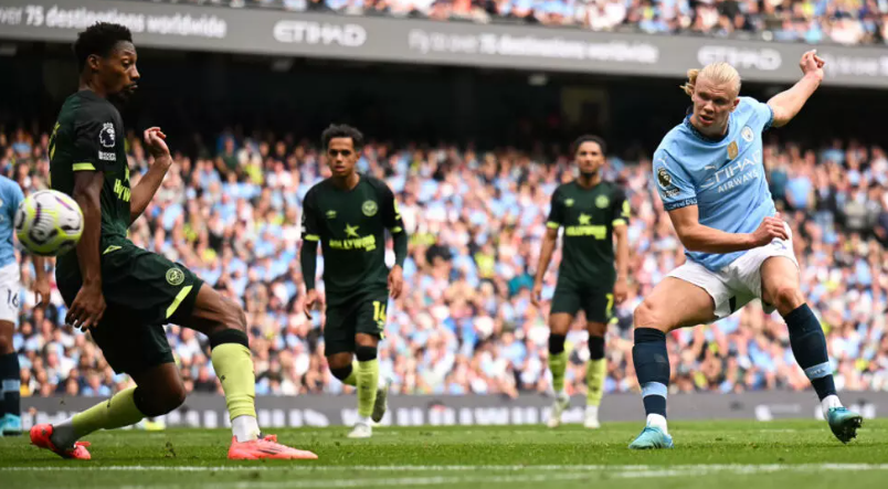 El City lo gana con doblete de Haaland y el Liverpool pierde en casa