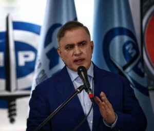 Fiscal Saab participa en la Feria del Libro de Caracas
