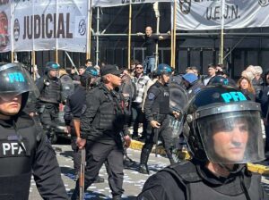 Gobierno de Milei reprime manifestación de trabajadores judiciales