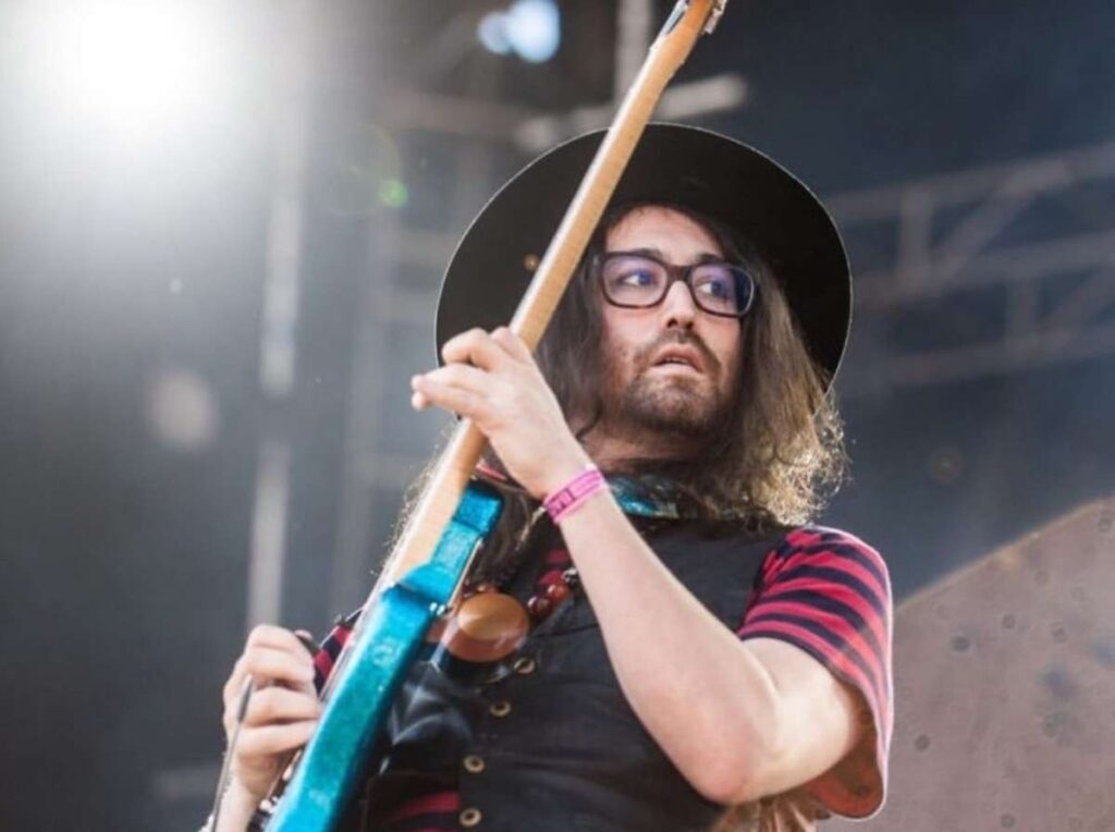 Hijo de John Lennon transforma tema de su padre