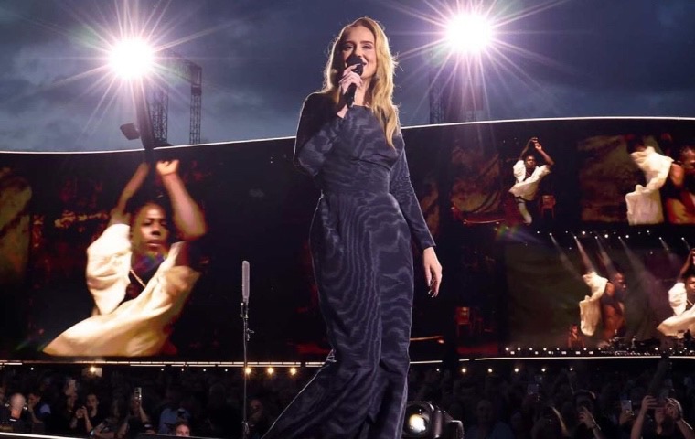 ¡Adele obtiene Récord Guinness por tener la pantalla LED más grande en un concierto!