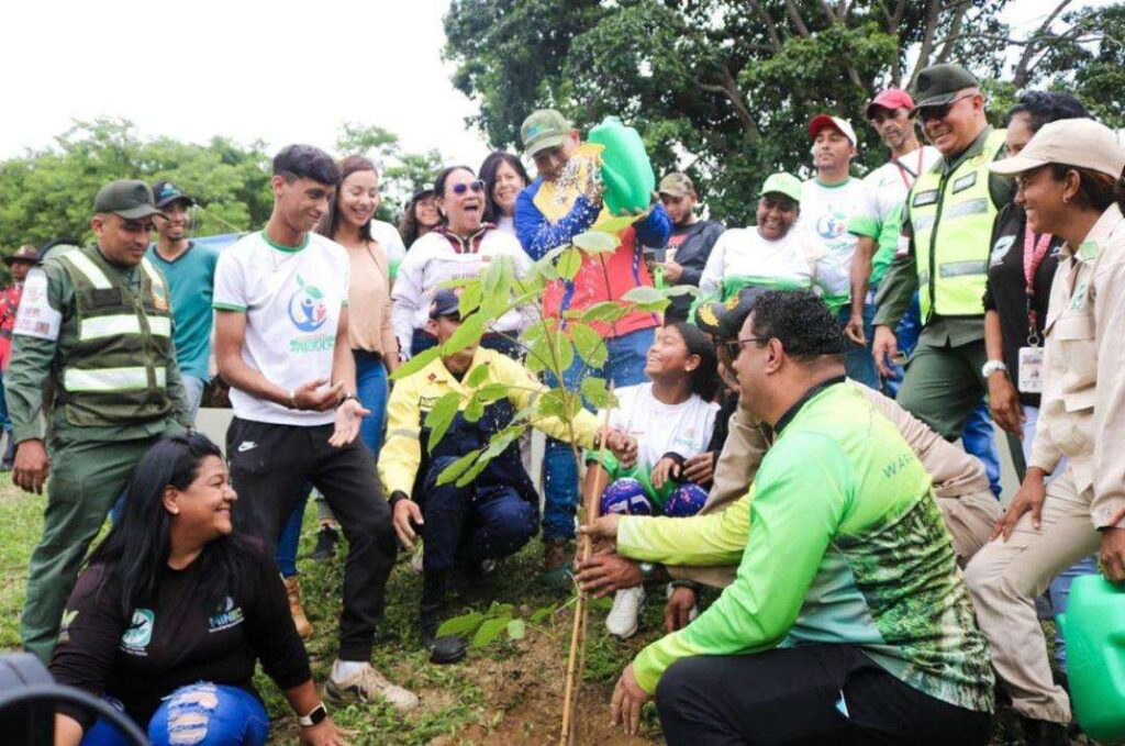 Inician Plan de Arborización en Caracas con la siembra de 300 árboles