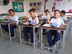Inician las clases con alimentos y aulas bonitas