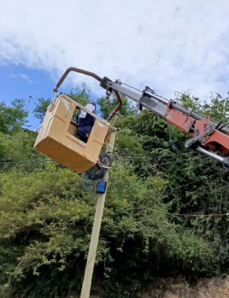Instalan luminarias en sectores de Las Clavellinas en Guarenas