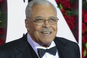 Murió a los 93 años el actor James Earl Jones, la recordada voz de Darth Vader