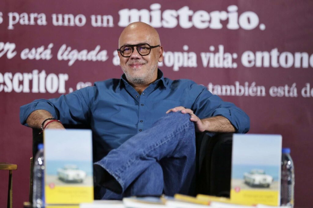 Jorge Rodríguez presenta novela “El mar que me regalas” en Feria del Libro de Caracas