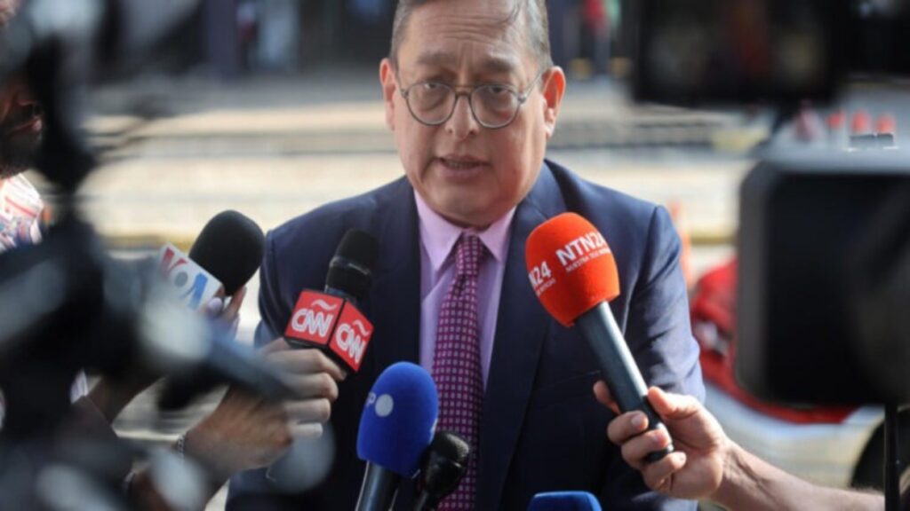 Edmundo González "no podrá declarar a la prensa ni participar en manifestaciones públicas", afirmó su abogado