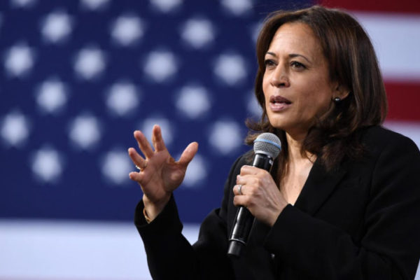 Kamala Harris promete reforma migratoria con sanciones más severas a migrantes ilegales