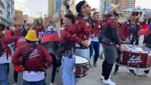¡Mano tengo fe! Venezolanos hicieron un banderazo en La Paz antes del partido de La Vinotinto