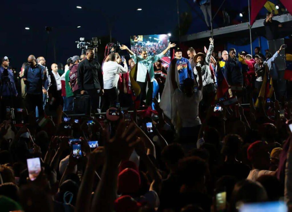 Maduro advirtió que "la Sayona" está preparando su huida del país