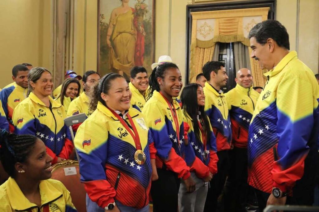 Maduro condecora a medallistas paralímpicos
