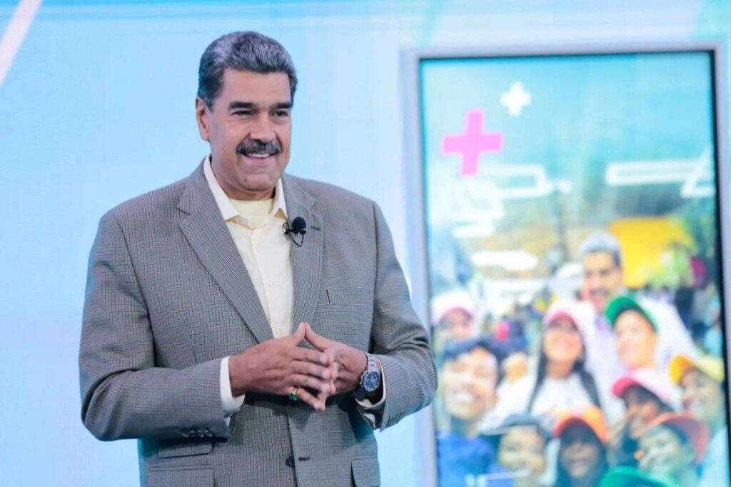 Maduro exalta trabajo de las Bricomiles en la recuperación de escuelas y liceos