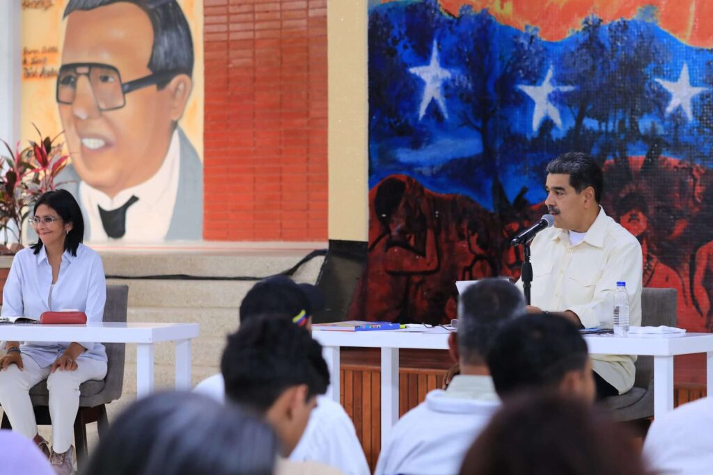 Maduro inspecciona labores de Bricomiles en El Valle