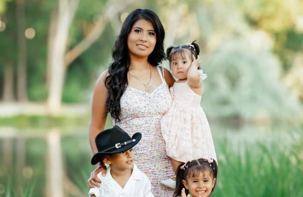 Mujer mató a tiros a sus tres hijos en el carro y lo que hizo luego impactó a todos