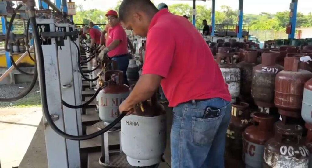 Más de 8.000 bombonas de gas alivian a familias de los Valles del Tuy