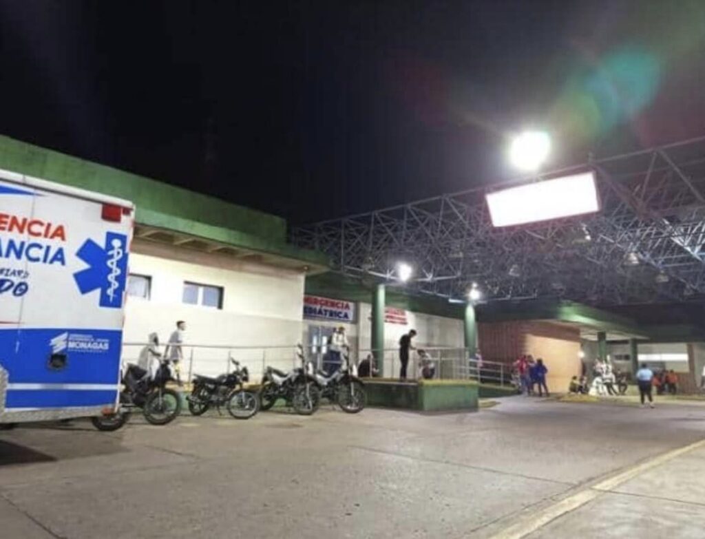 Tres niños y dos adultos murieron tras caer autobús de un equipo de fútbol menor al vacío