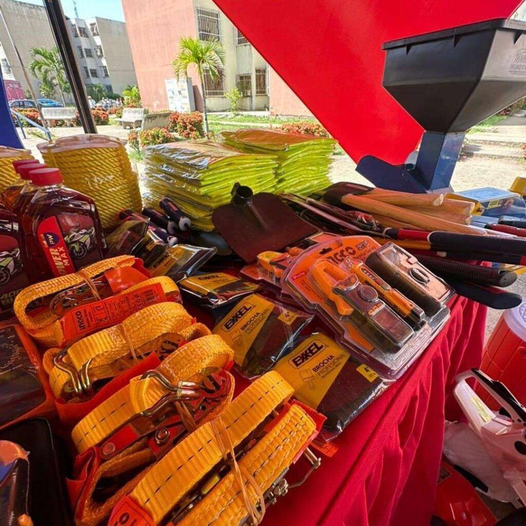 Otorgan herramientas para embellecer comunidades en Santa Teresa del Tuy