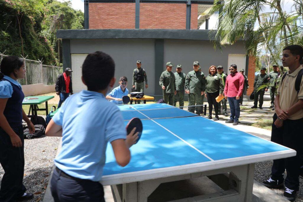 Padrino López destaca papel de las Bricomiles para inicio del nuevo año escolar