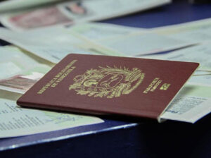 Pasaportes solicitados en consulados cerrados deben retirarse en Caracas