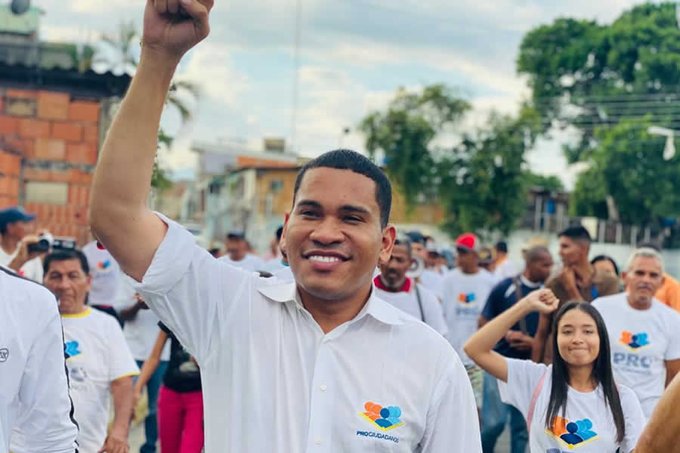 El SEBIN se llevó preso al dirigente político Leocenis García