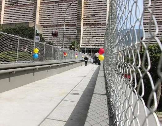 Reinauguran pasarela en sector San Agustín