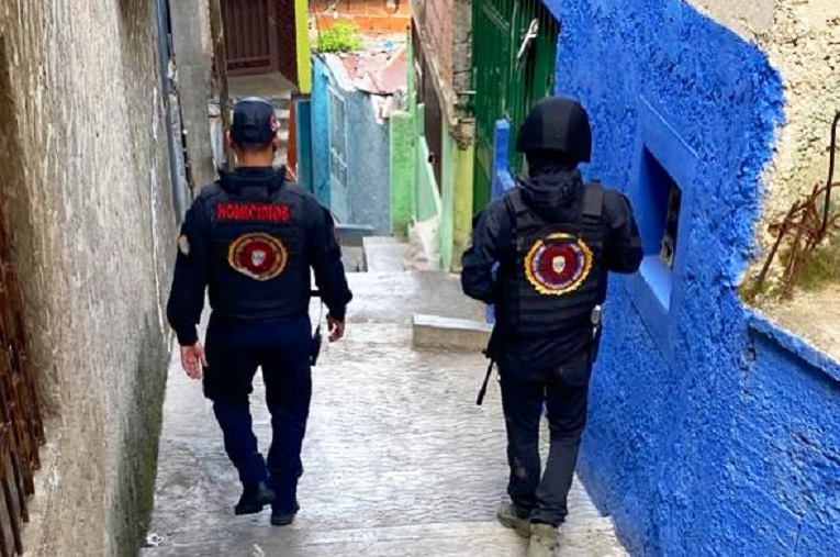 Una comerciante quedó atrapada en una balacera en Caracas y sucedió lo peor