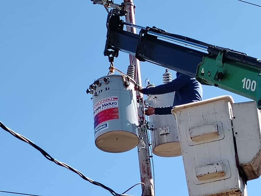 Sectores populares recibieron transformadores nuevos en Lara