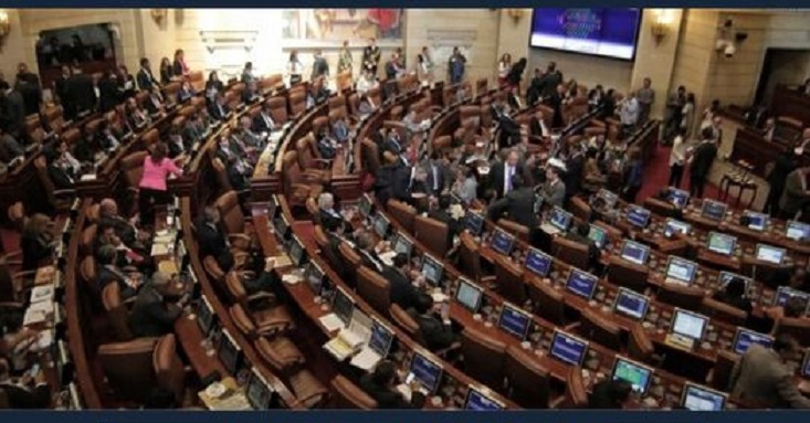 Senado de Colombia pide a Gustavo Petro reconocer la victoria de Edmundo González en las elecciones