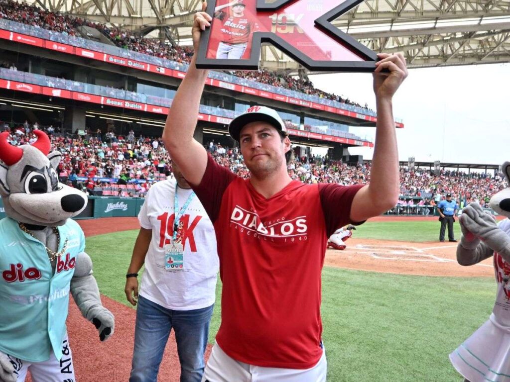 Tiburones sigue firme en su búsqueda de Trevor Bauer