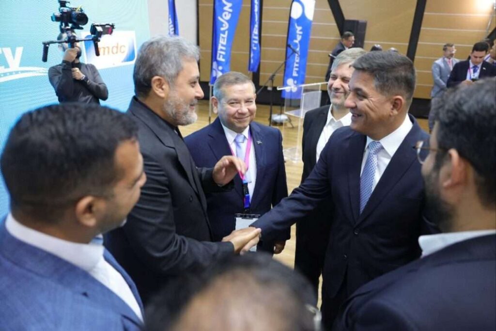 Venezuela e Irán firman acuerdos de cooperación en telecomunicaciones