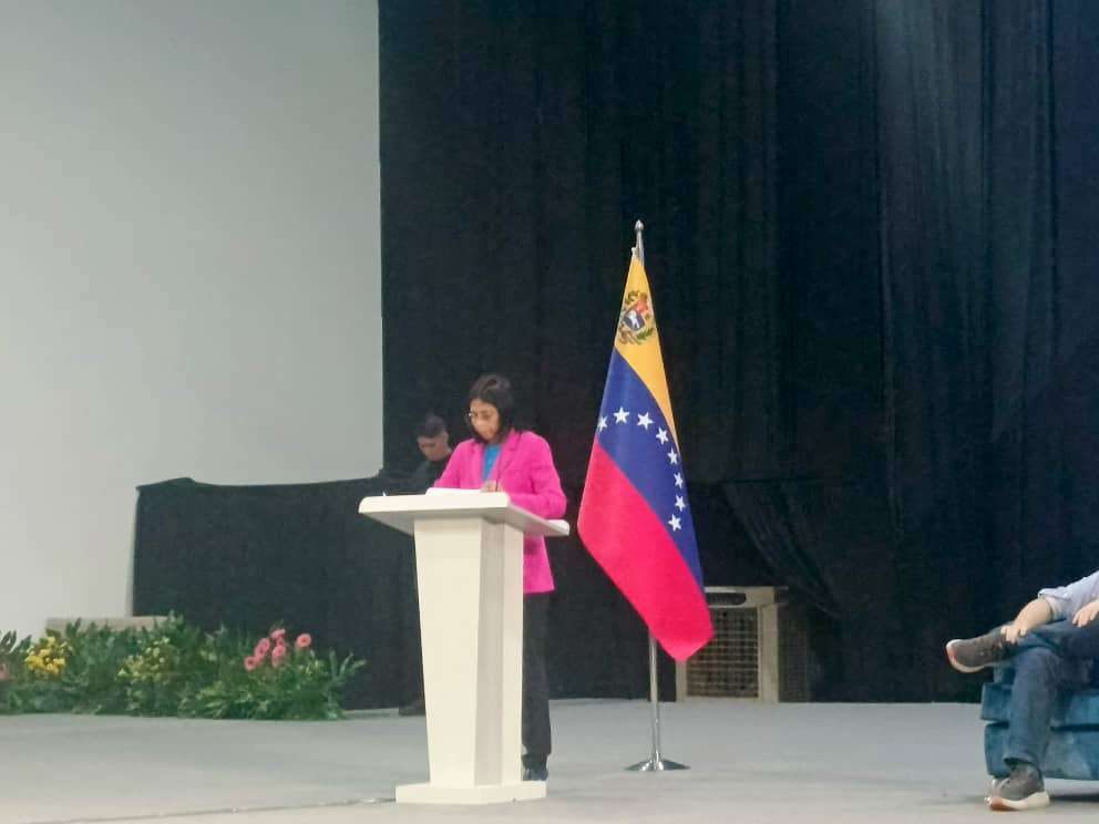 Vicepresidenta insta a crear un gran movimiento antifascista por la paz