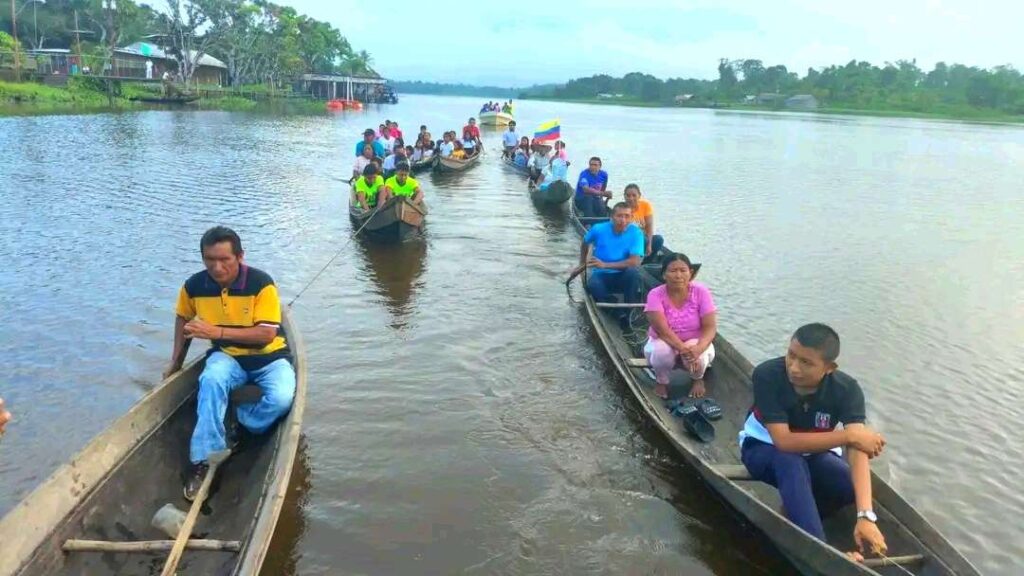 Waraos veneran a la Virgen de Coromoto en curiara y canalete