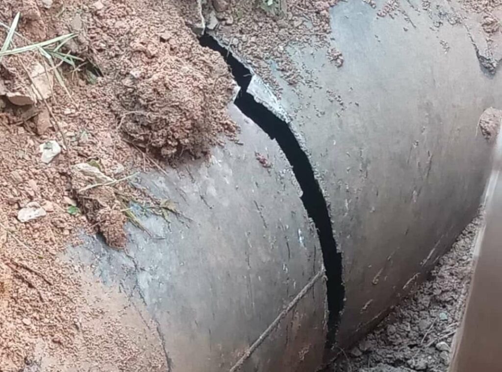 La tubería de agua estalló en cruce de dos importantes avenidas de Caracas