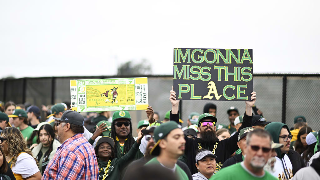 Los Atléticos se despiden de Oakland tras 57 años y cuatro series mundiales