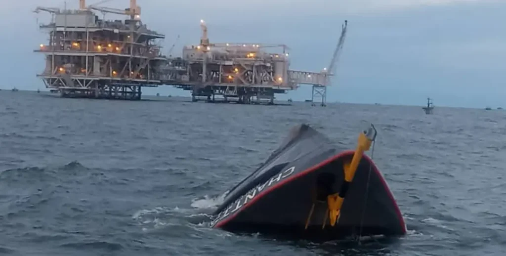 Dos muertos dejó el hundimiento de una barcaza petrolera en el Lago de Maracaibo