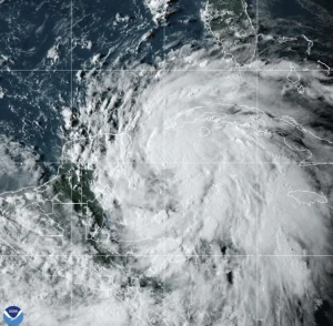 Helene se convierte en huracán y se prevé que ganará fuerza camino a EE.UU.