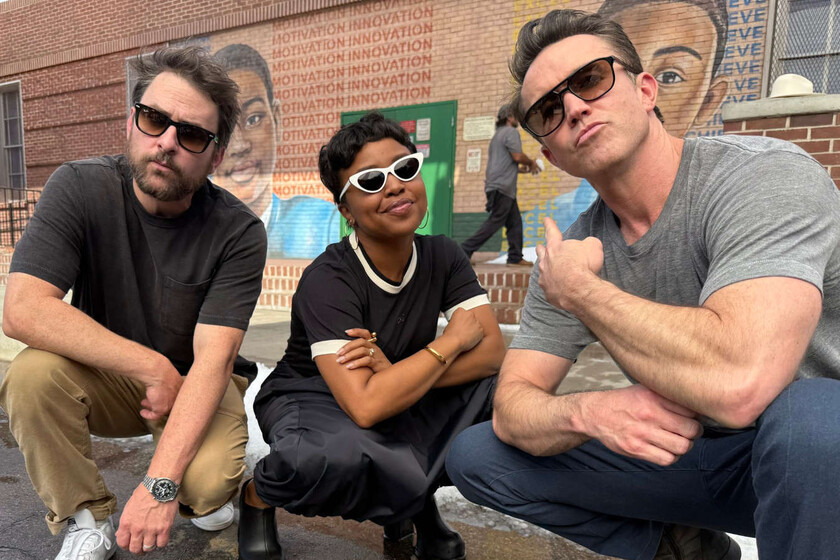 Dos de las mejores comedias actuales se juntan en un crossover improbable. El 'Colegio Abbott' recibe la visita de la pandilla más lo puto peor de Filadelfia