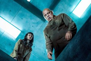 El hoyo 2 (2024) crítica - una de las decepciones del año. El regreso del fenómeno de ciencia ficción arranca con fuerza y tiene a un gran Hovik Keuchkerian pero pronto se queda sin ideas