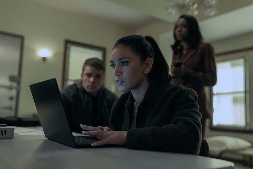 Netflix acaba de retrasar la temporada 2 de una de las series más vistas de la plataforma a 2025, pero no todo son malas noticias