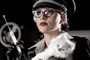 "Mi abuelo debe estar revolviéndose en su tumba". Scarlett Johansson hizo esta desastrosa película de superhéroes y fue una de las experiencias más bizarras de su carrera