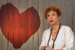 'First Dates', a esta soltera de Fuengirola le echan para atrás las fantasías sexuales de su cita. "La chaqueta es de los tiempos de Franco"