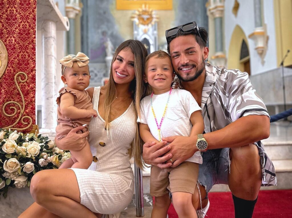 Aran One y Rosmeri Marval celebran aniversario con el tema "XVII"