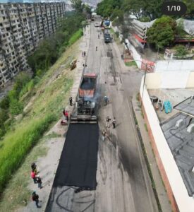 Avanza rehabilitación de vía principal de la Zona F del 23 de Enero