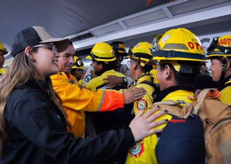 Bomberos venezolanos combatieron seis incendios y rescataron 100 especies de fauna en Bolivia