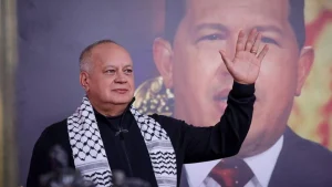 Cabello se solidariza con Petro ante golpe de Estado en Colombia
