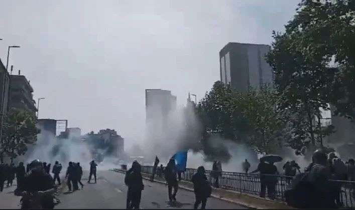 Carabineros de Chile reprime manifestación indígena en Santiago