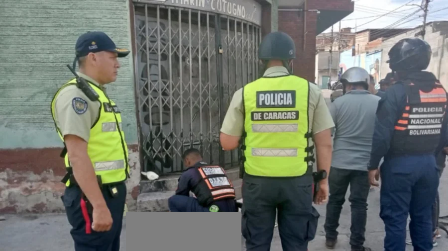 Autoridades buscan a dos sujetos por arrollar a una mujer en Catia