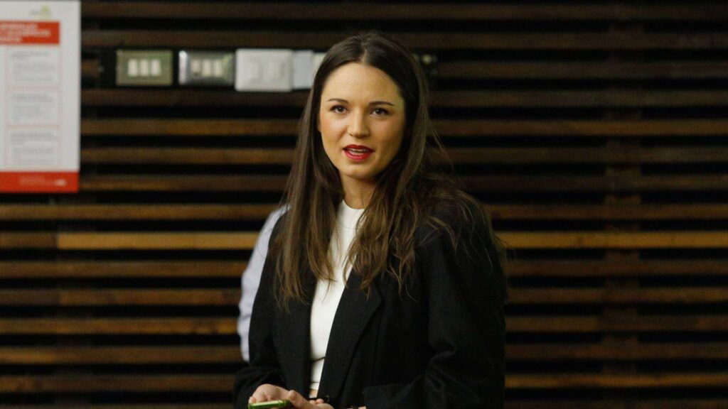 Citan a declarar a ex de Boric por manejos "sospechosos" durante su campaña