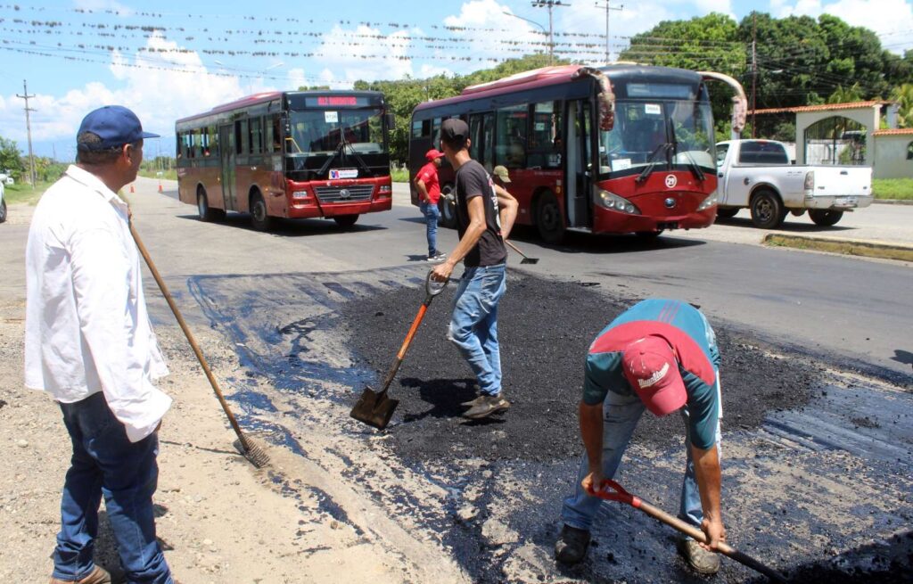 Colocan 2.420 toneladas de asfalto en avenida Intercomunal Barinas -Barinitas