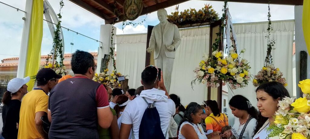Con devoción peregrinos celebraron natalicio de JGH en Isnotú